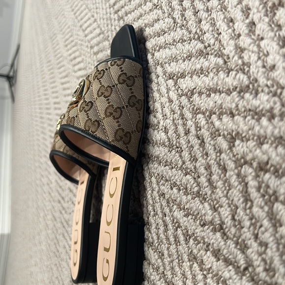 Authentic Gucci slipper - Picture 4 of 5